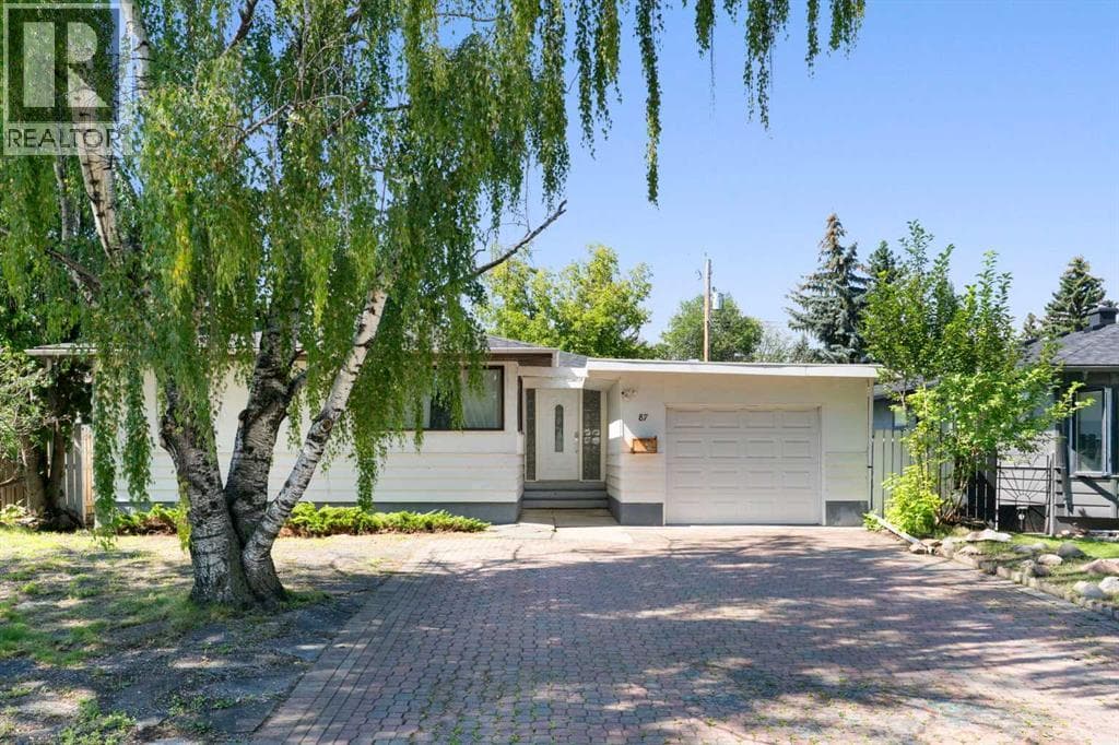 87 Hillgrove Drive SW