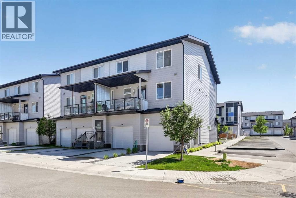 204, 330 Redstone  NE