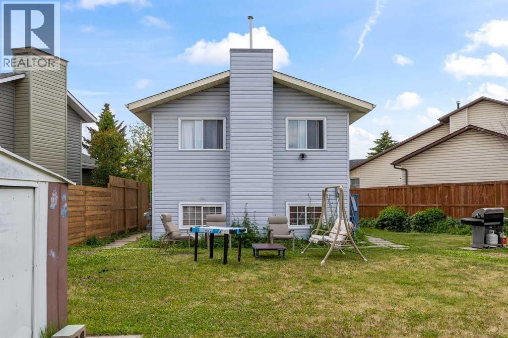 44 Taraglen Place NE