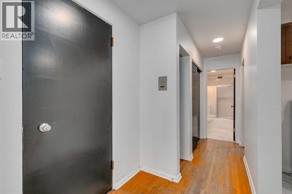 1216 15 Avenue SW — photo 16