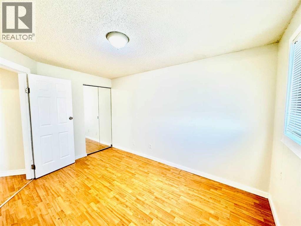 203 Penbrooke Close SE — photo 7
