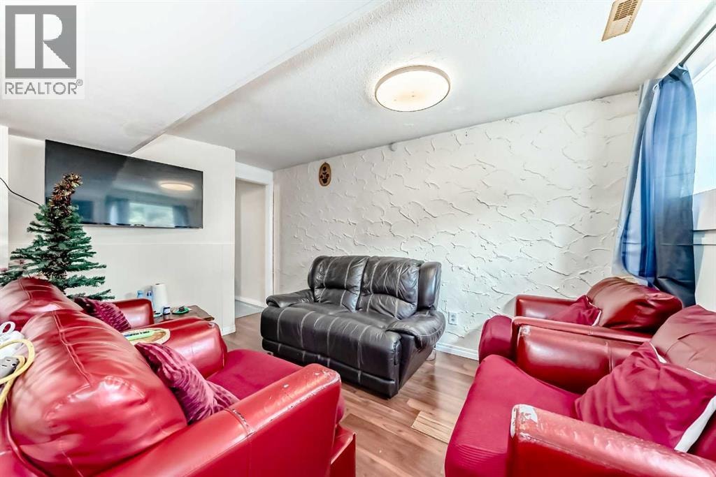 203 Penbrooke Close SE — photo 11