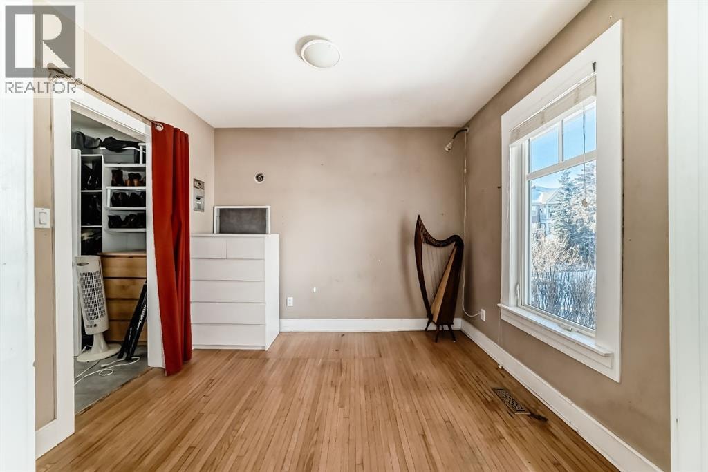 2125 36 Avenue SW — photo 23