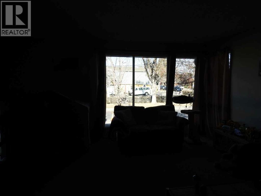 129 32 Avenue NW — photo 5