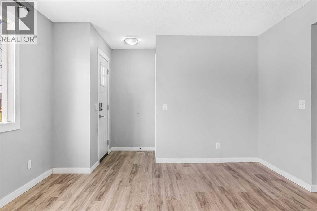 183 Penbrooke Close SE — photo 2