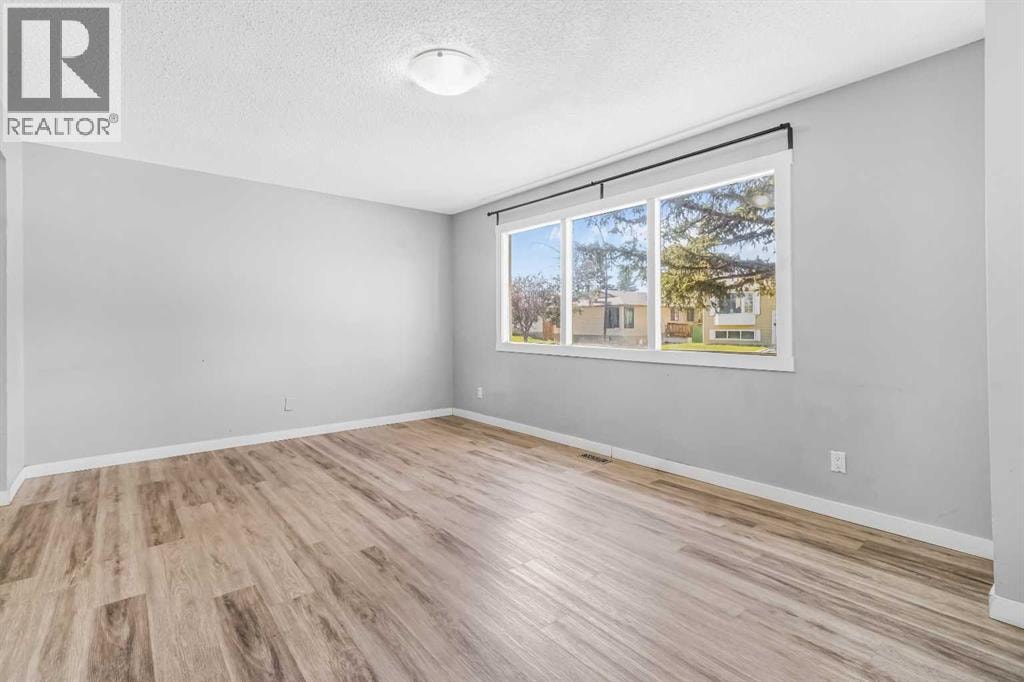 183 Penbrooke Close SE — photo 5