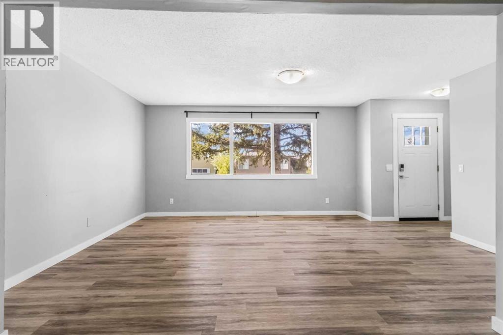 183 Penbrooke Close SE — photo 3