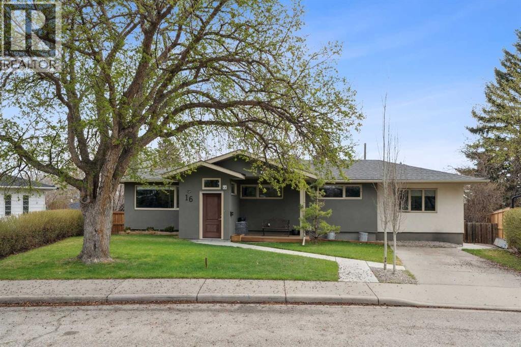 16 MEADOWLARK Crescent SW
