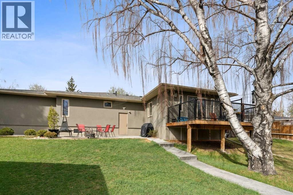 16 MEADOWLARK Crescent SW — photo 28