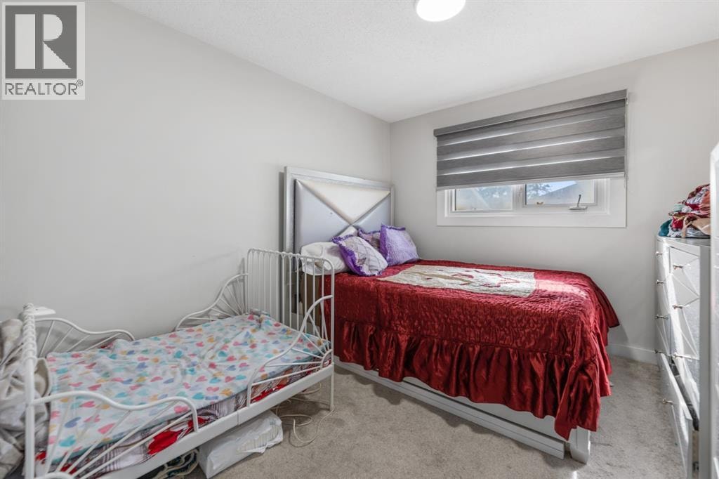 259 MANORA Crescent NE — photo 15
