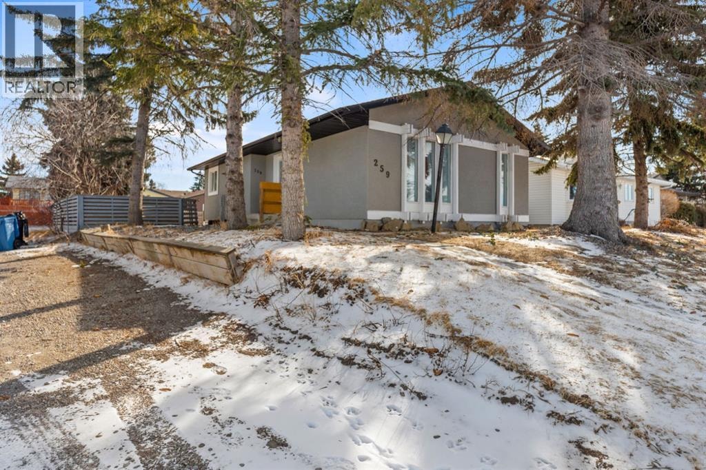 259 MANORA Crescent NE — photo 2
