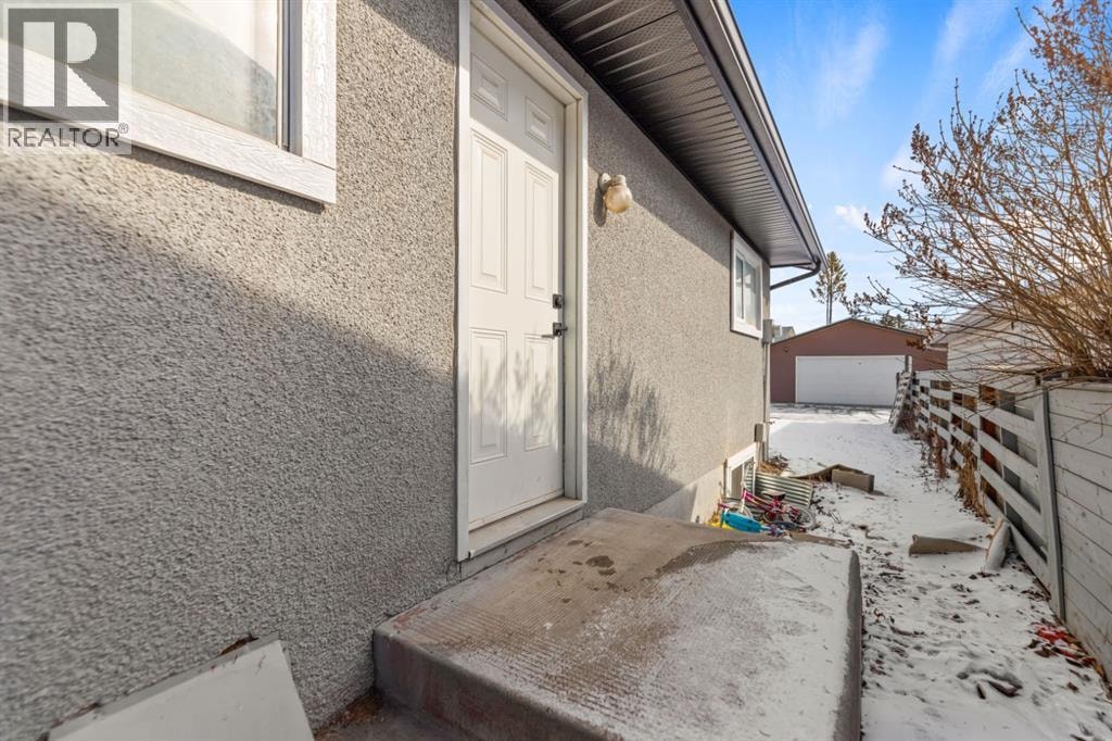 259 MANORA Crescent NE — photo 29