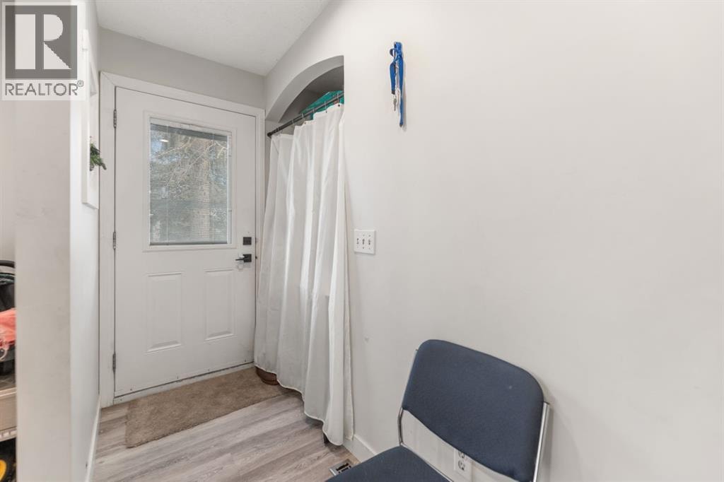 259 MANORA Crescent NE — photo 3