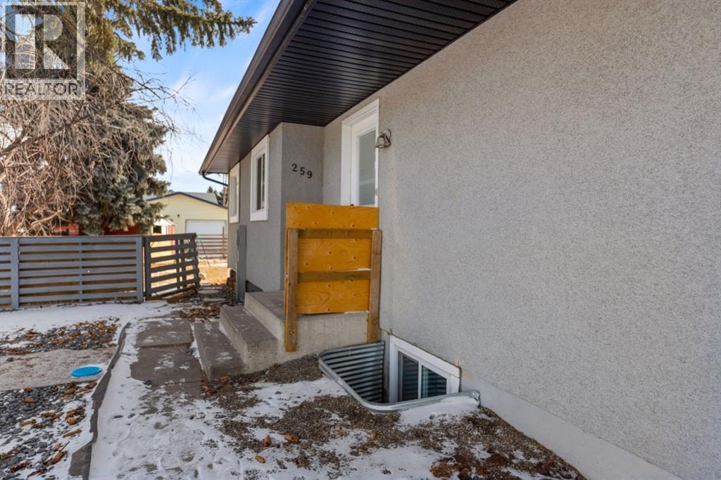 259 MANORA Crescent NE — photo 31