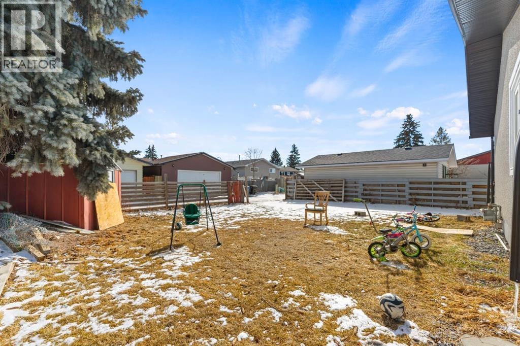259 MANORA Crescent NE — photo 32
