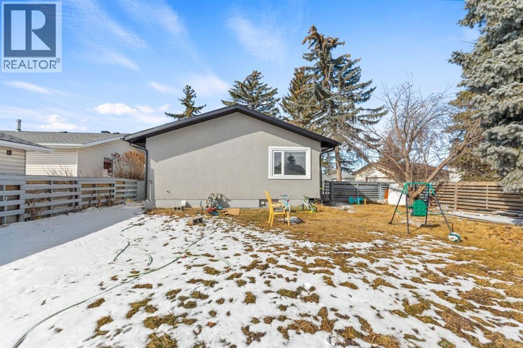 259 MANORA Crescent NE — photo 33