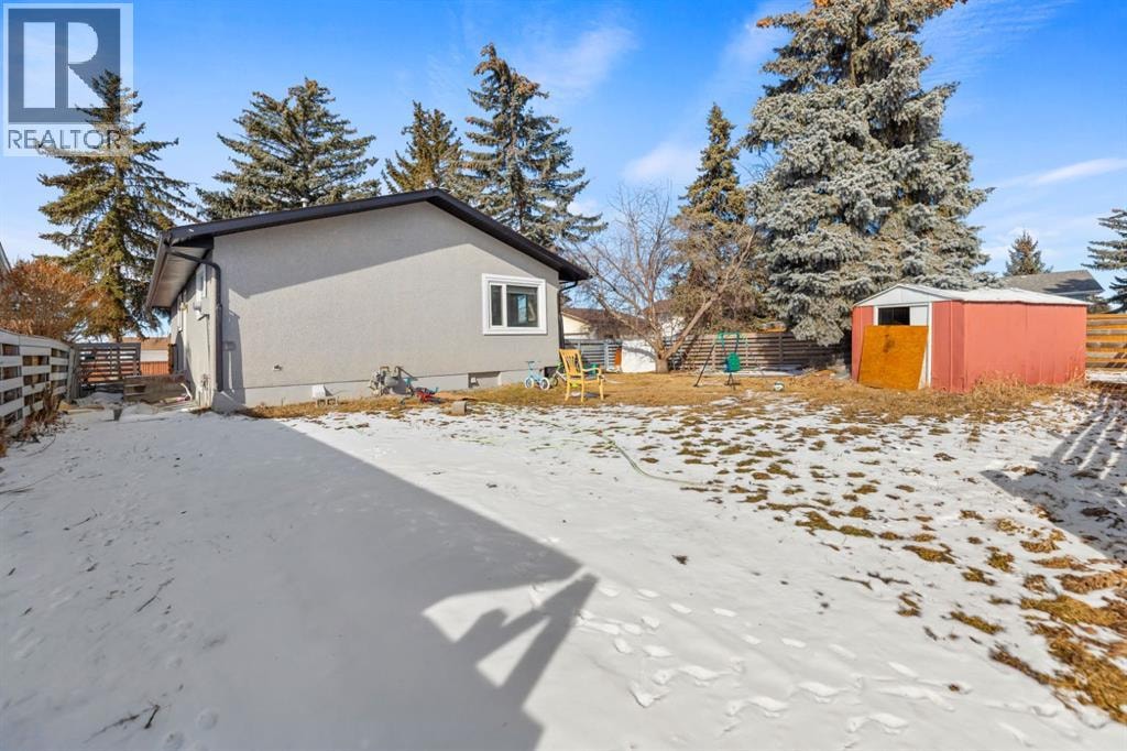 259 MANORA Crescent NE — photo 34