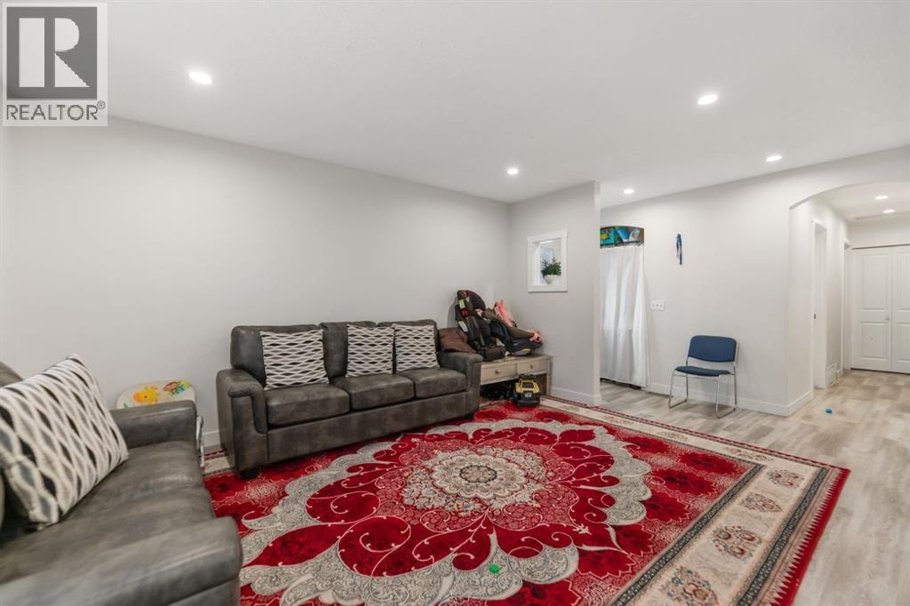 259 MANORA Crescent NE — photo 5