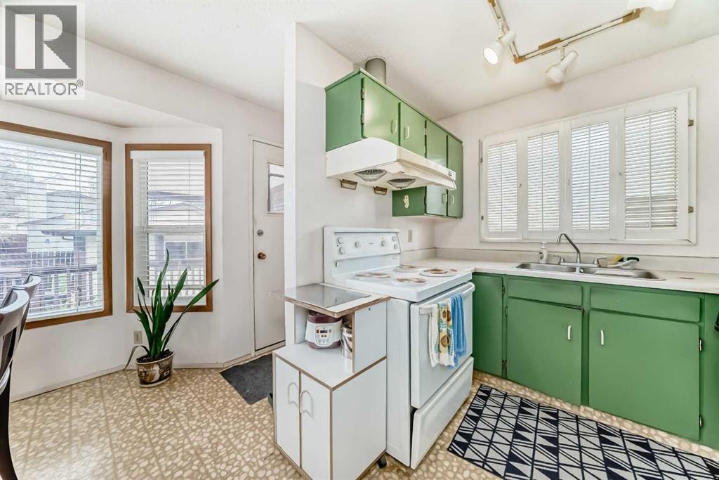 224 Berwick Way NW — photo 10
