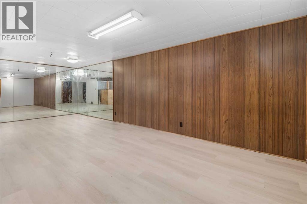 4504 14 Street NW — photo 18