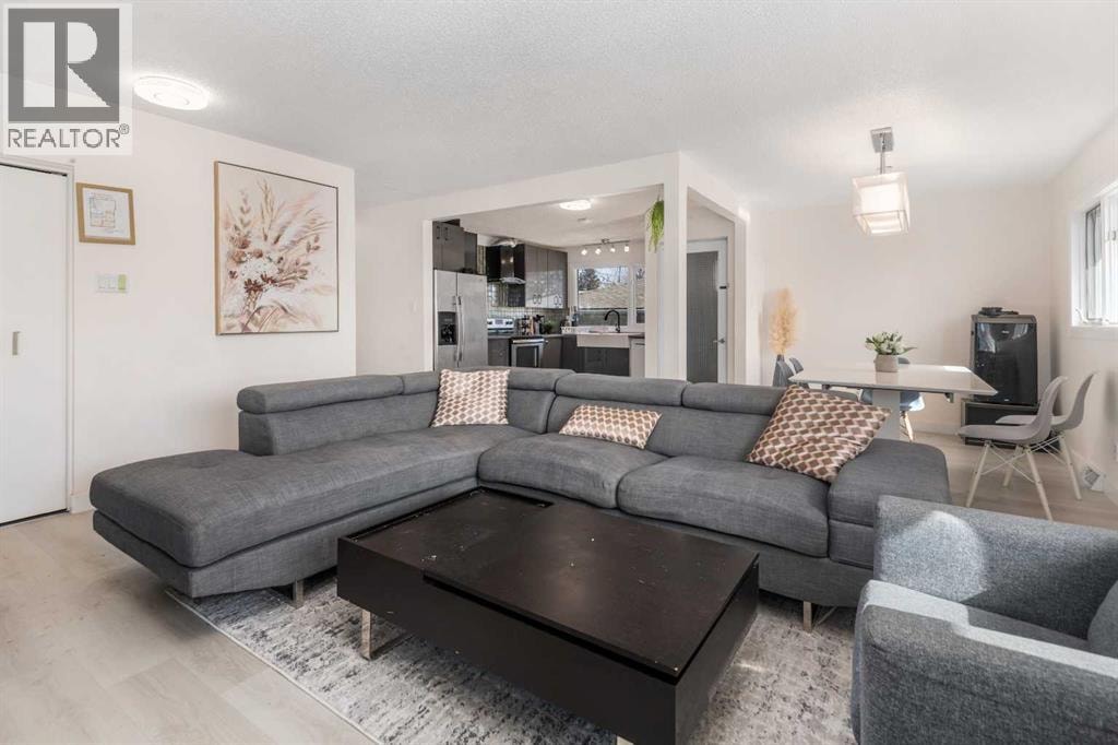 4504 14 Street NW — photo 3