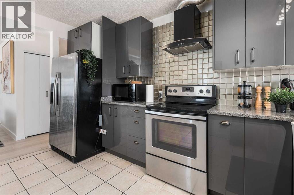 4504 14 Street NW — photo 9