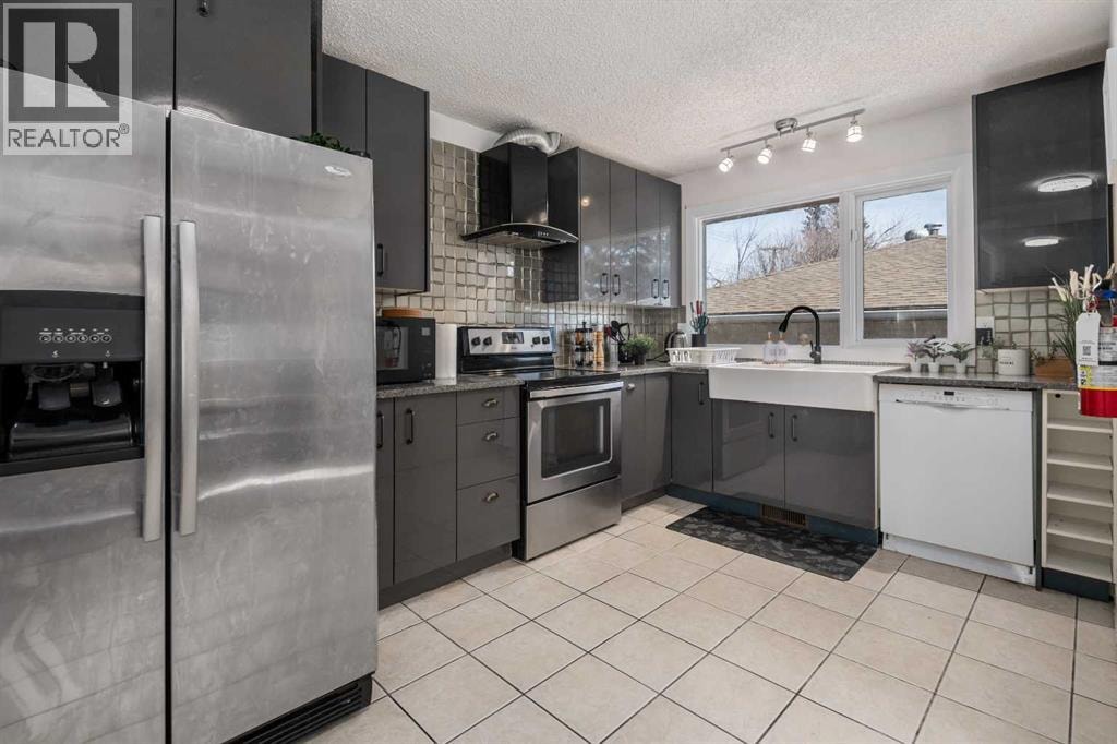 4504 14 Street NW — photo 8