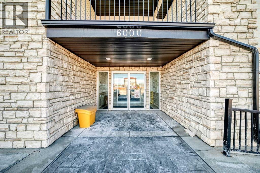 6310, 304 Mackenzie Way SW — photo 3