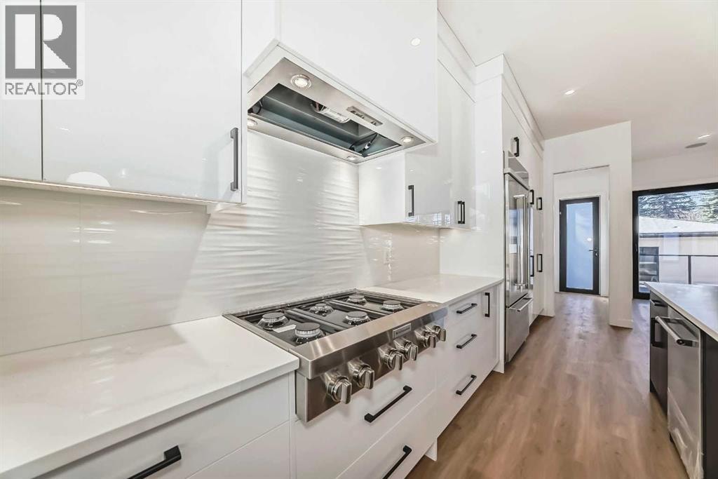 2107 Victoria Crescent NW — photo 4