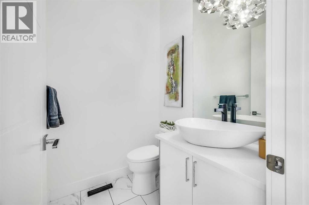 2415 25 Avenue NW — photo 12