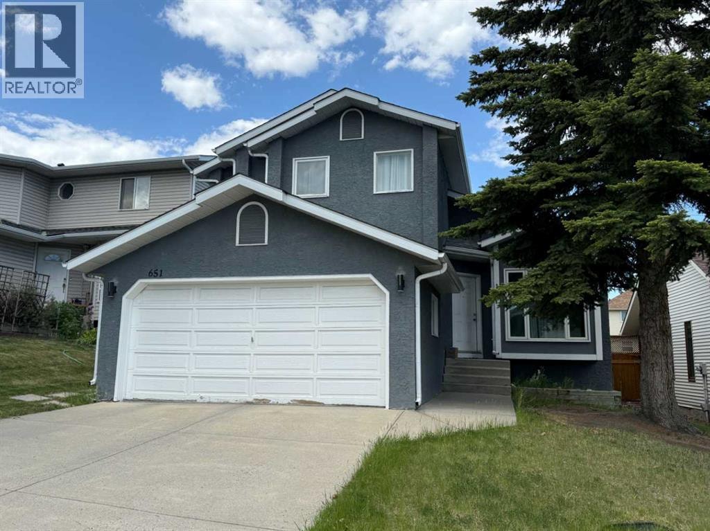 651 Macewan Drive NW
