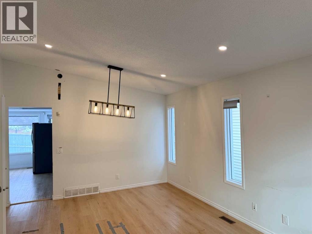 651 Macewan Drive NW — photo 8