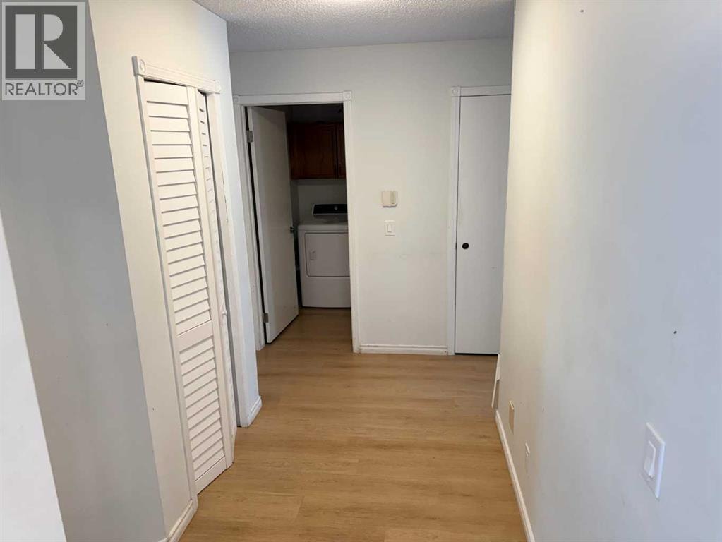 651 Macewan Drive NW — photo 9