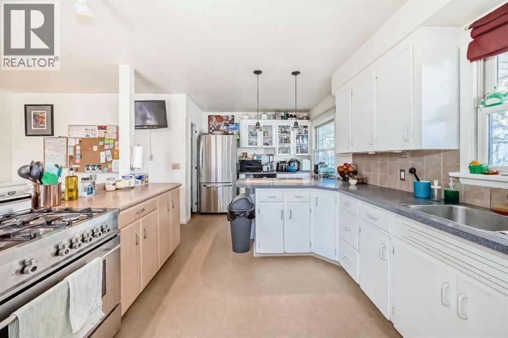 2328 Capitol Hill Crescent NW — photo 16