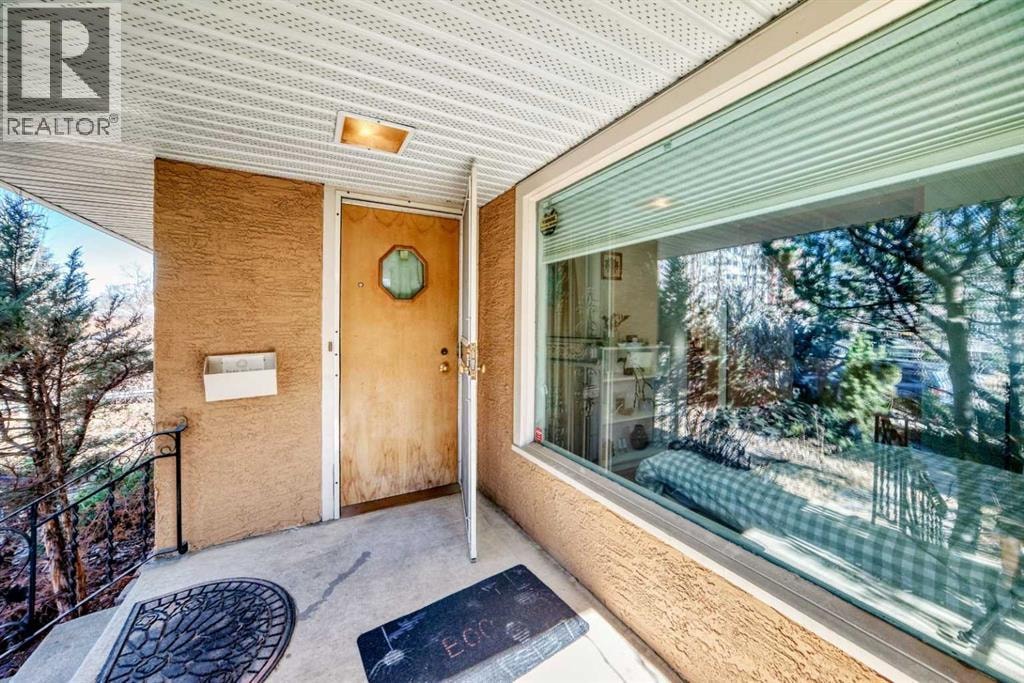 2328 Capitol Hill Crescent NW — photo 2