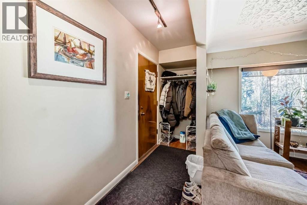 2328 Capitol Hill Crescent NW — photo 4