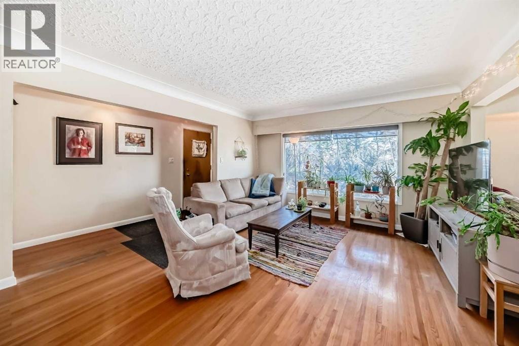 2328 Capitol Hill Crescent NW — photo 5