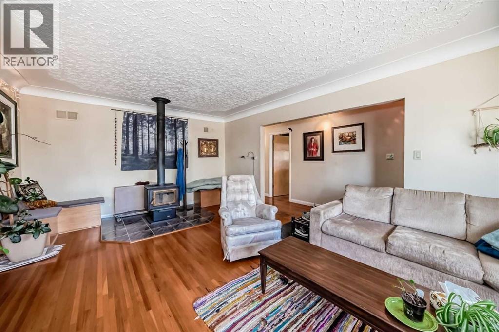 2328 Capitol Hill Crescent NW — photo 6