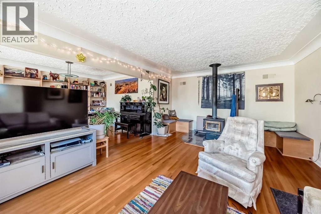 2328 Capitol Hill Crescent NW — photo 7