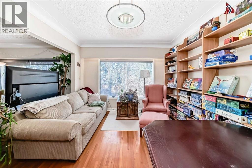 2328 Capitol Hill Crescent NW — photo 9