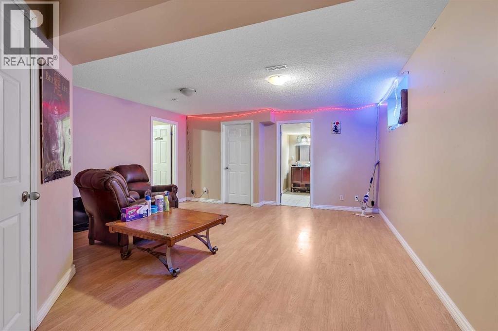 60 Sherwood Way NW — photo 22