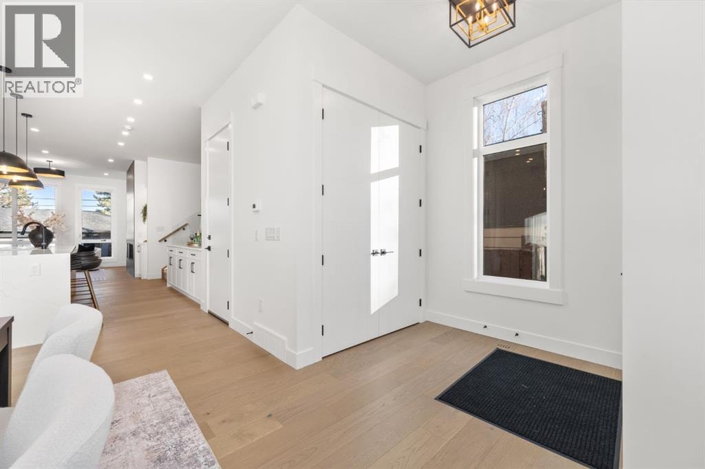 1444 43 Street SW — photo 3
