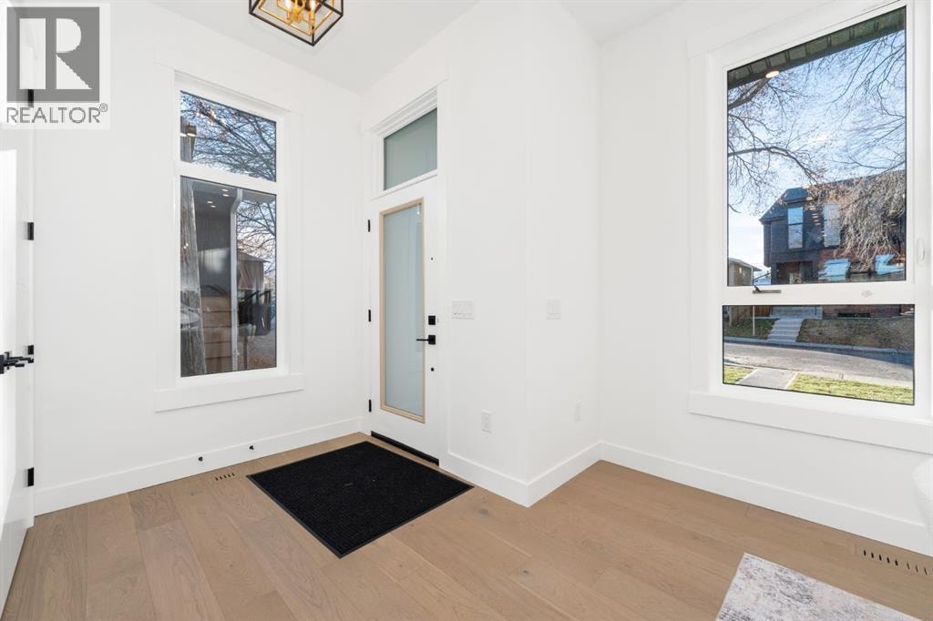 1444 43 Street SW — photo 2