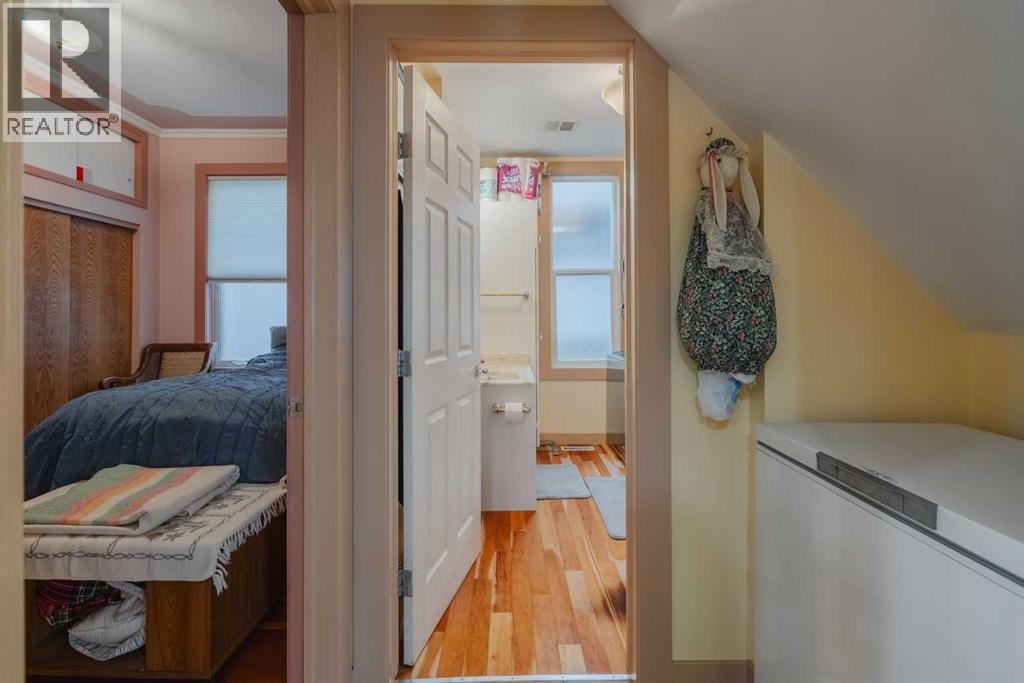 15 Elma Street W — photo 18