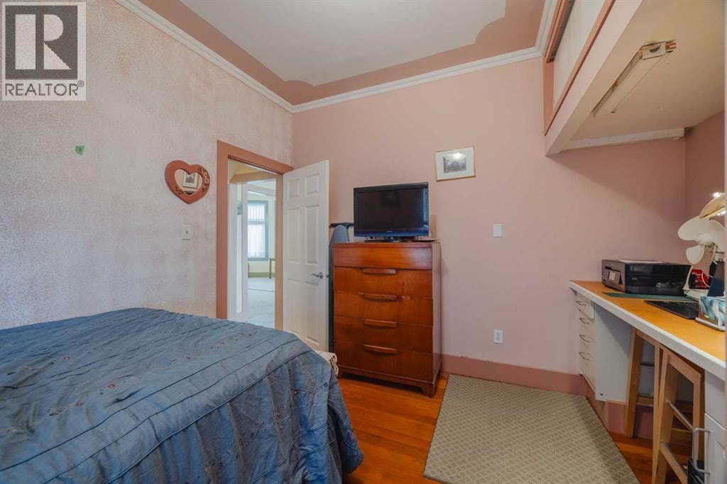 15 Elma Street W — photo 21