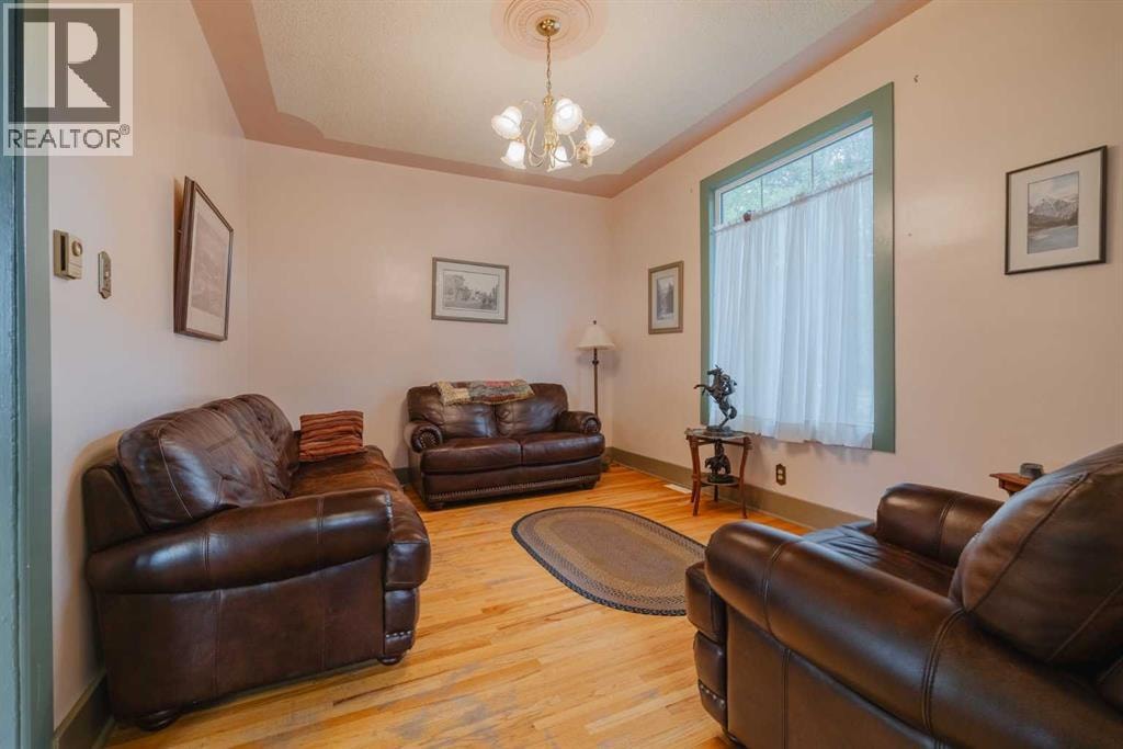 15 Elma Street W — photo 4