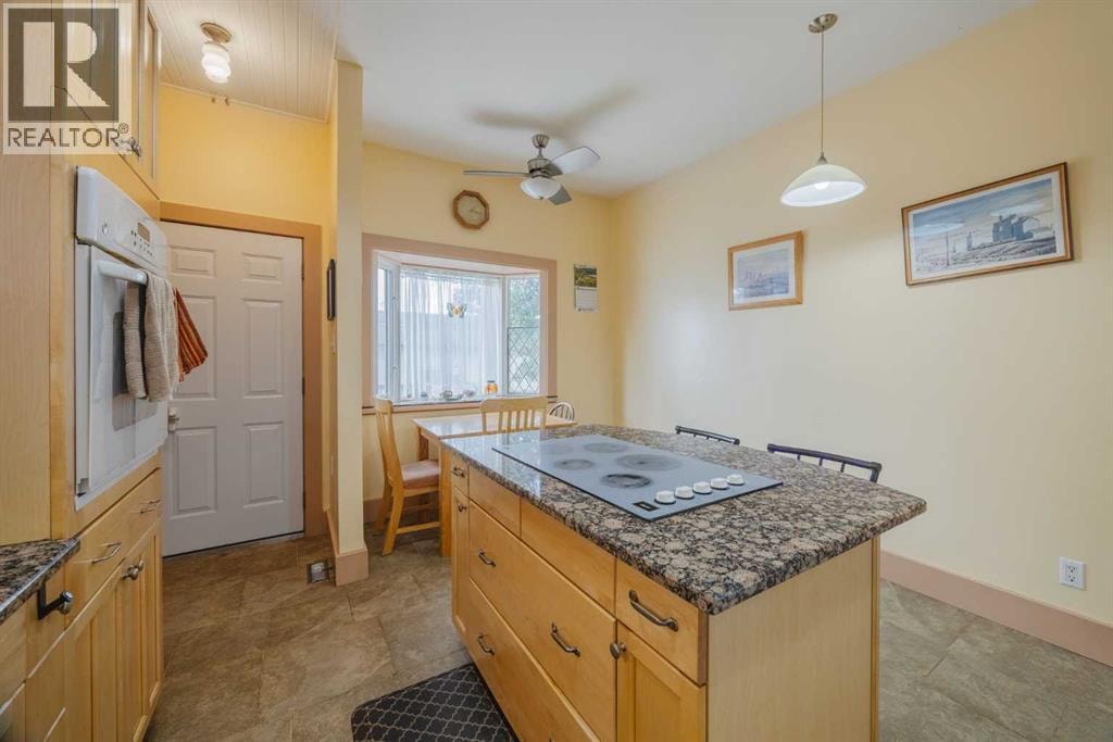 15 Elma Street W — photo 16
