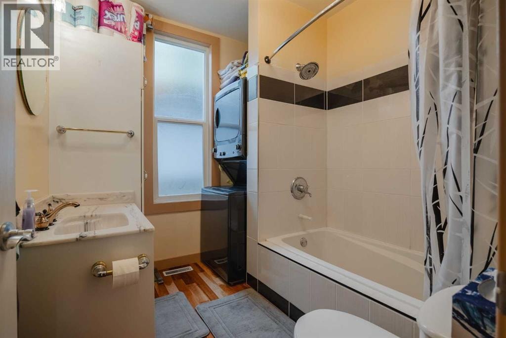 15 Elma Street W — photo 19
