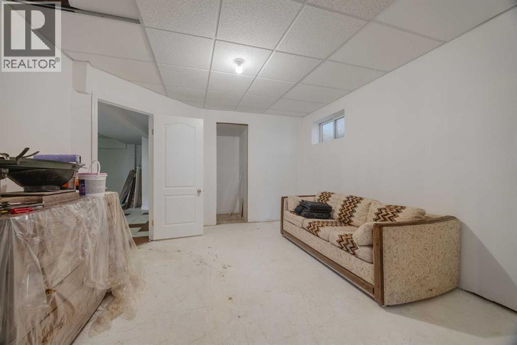 15 Elma Street W — photo 27