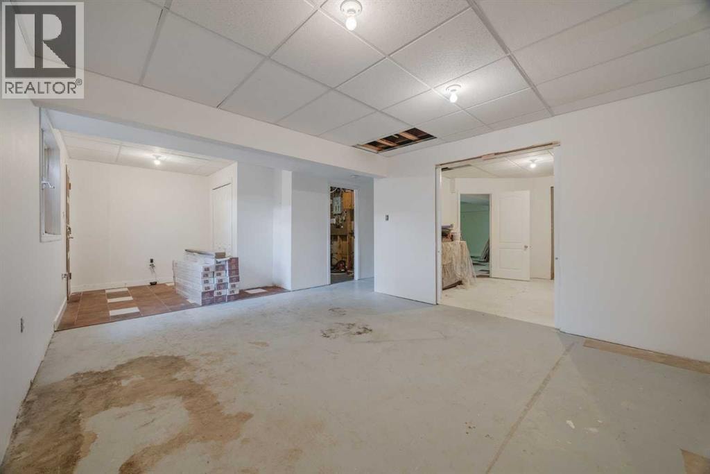 15 Elma Street W — photo 26